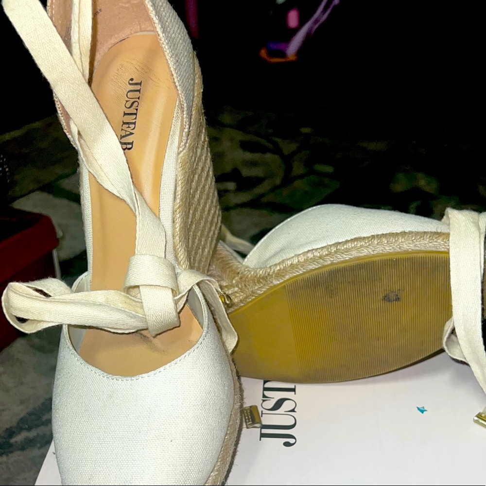 Linen closed toe wedges